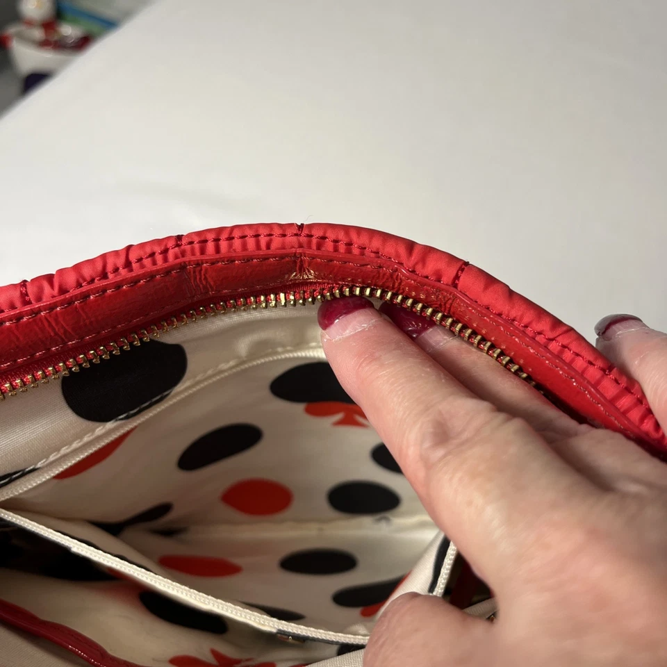 Bolsa tiracolo Kate Spade vermelha acolchoada de náilon com alça de couro - Imagem 4 de 4