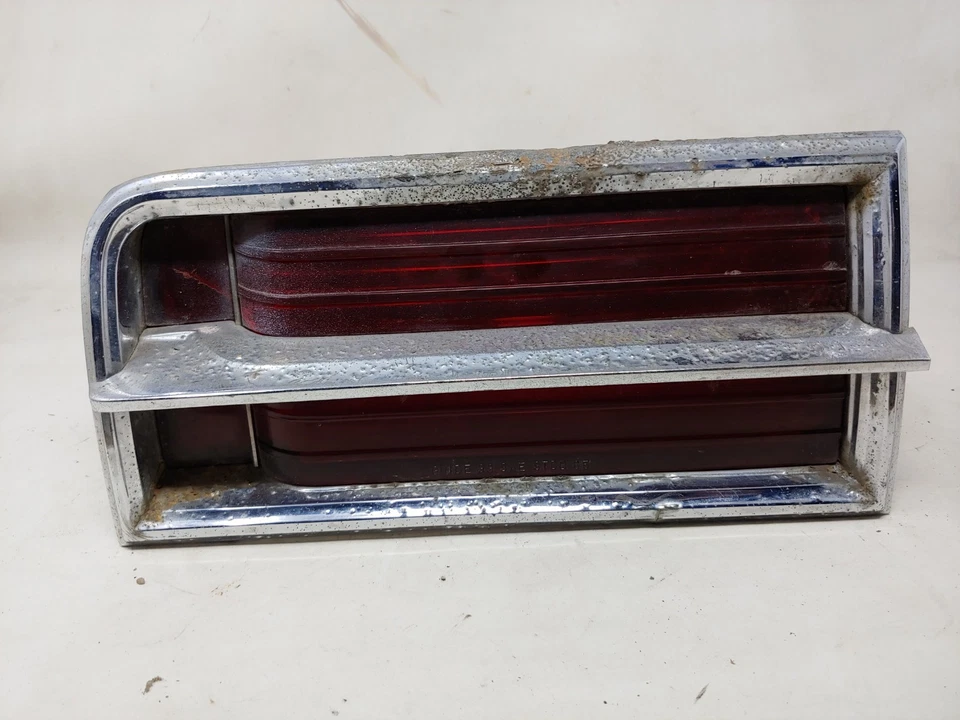 1965 Oldsmobile 442 Cutlass F-85 lanterna traseira carcaça lente lâmpada lado esquerdo do motorista  - Imagem 3 de 4