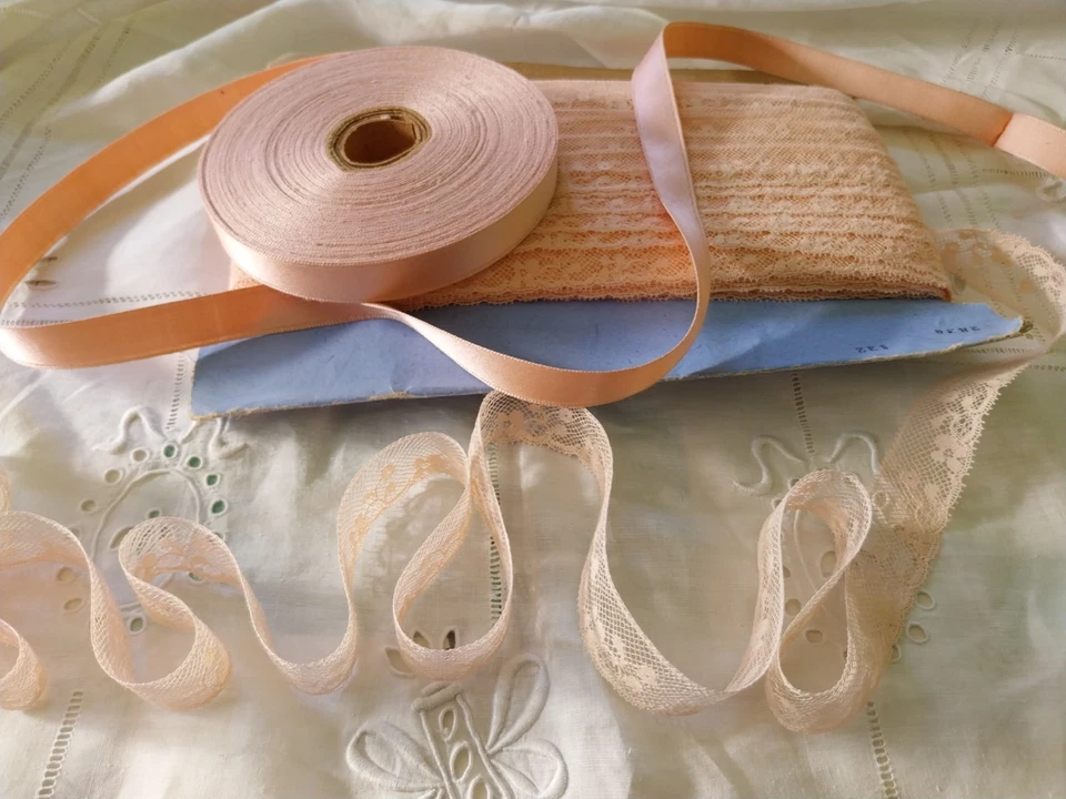 Beau lot rose poudre Des mètres de dentelle, ruban satin Mercerie ancienne neuve - Photo 4/4