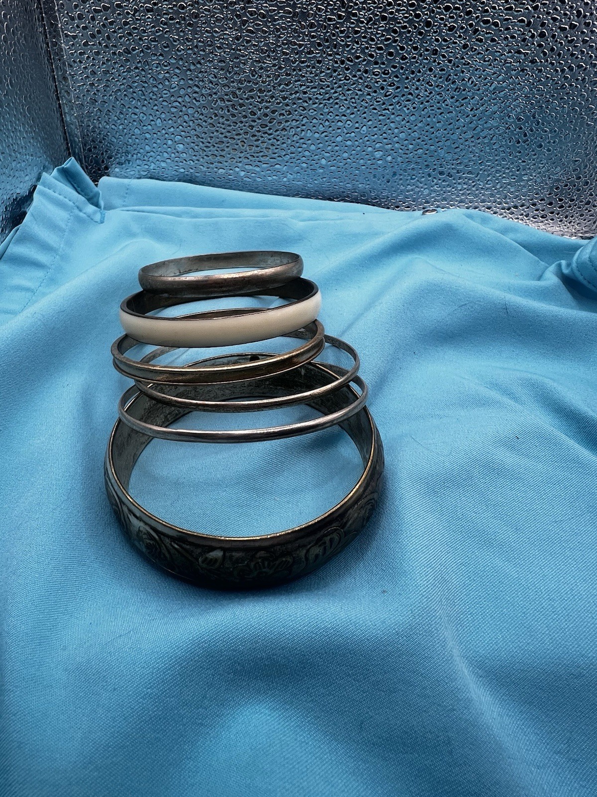 Vintage LOT 6 stackable bangle bracelets Gold Ton… - image 5