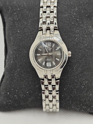 Omax HBK810 Ladies Bright Silver Tone Quartz Watch Stainless Steel Bracelet