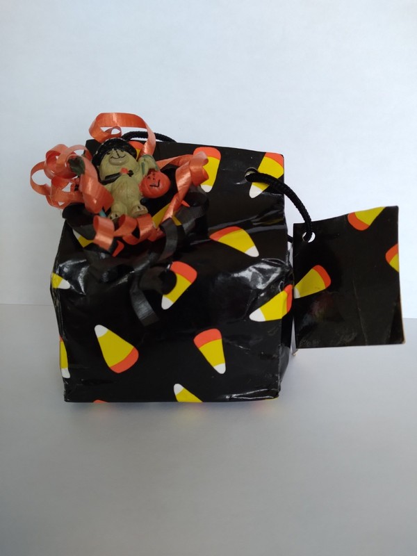 Halloween Musical Gift Bag "Funeral March of the Marionettes" Works!