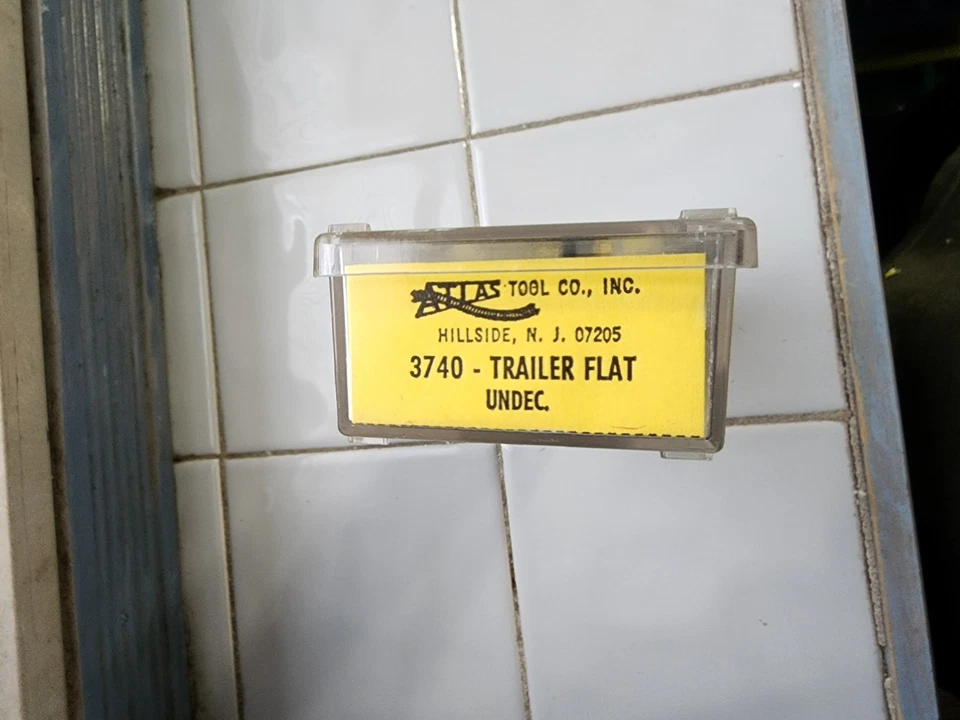 Atlas 3740 Trailer Flat Undec. Piggy back N gauge - Image 4 of 4