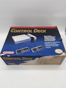 Consola Nintendo NES Control Deck con 2 mandos, adaptador de CA, cables AV - Usada