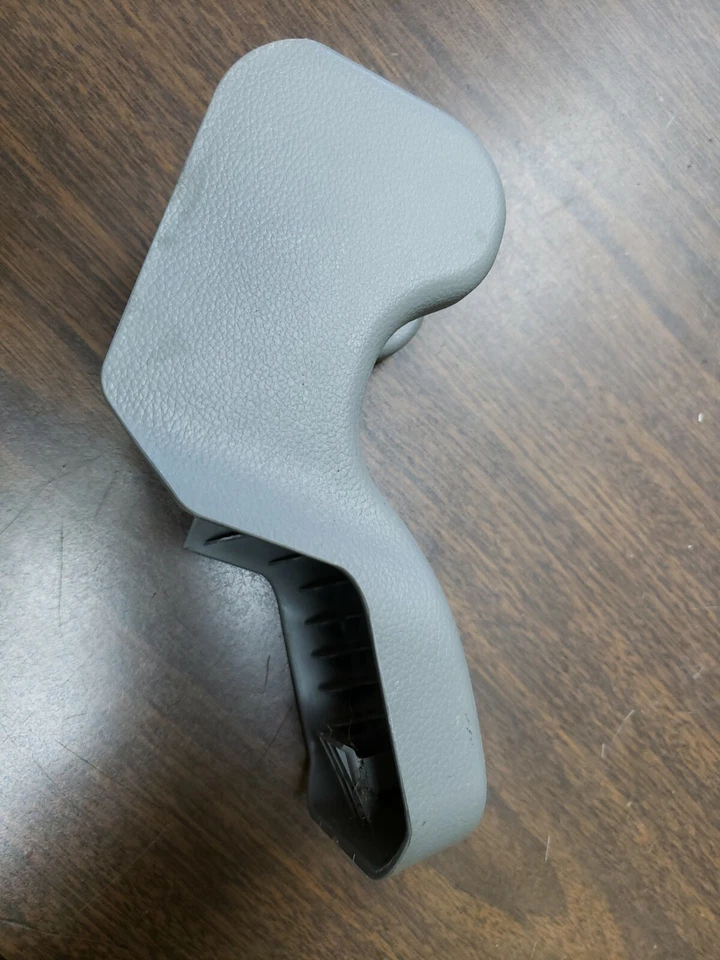 Cubierta de perno de asiento trasero derecho Saturn Vue 2008 2009 2010 96476960 OEM Foto 2 de 4