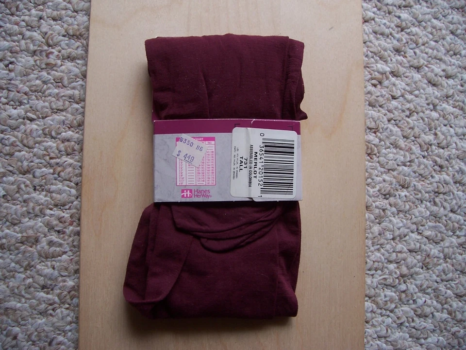 Medias de Microfibra Hanes Her Way Control Top Talla Alta Color Merlot Nuevas Foto 2 de 3