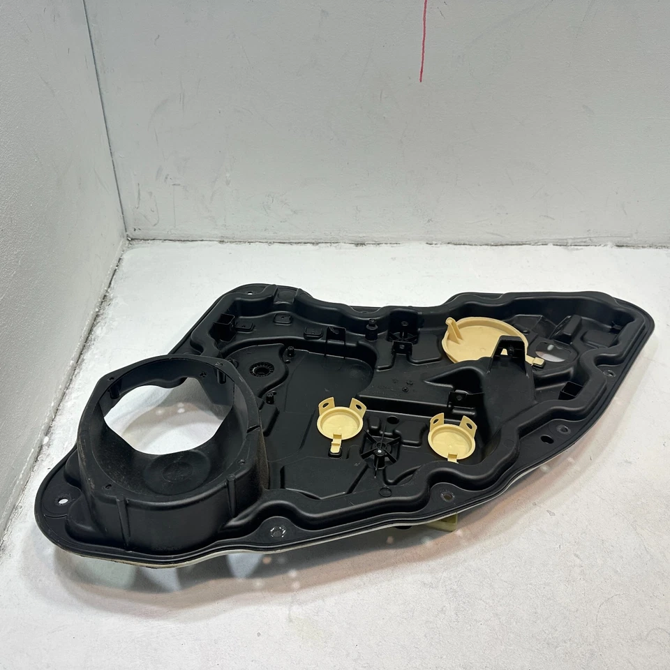 Jeep Cherokee 2014-2023 puerta trasera derecha regulador placa portadora panel OEM Foto 3 de 4