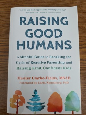 Raising Good Humans: A Mindful Guide to Breaking the Cycle of Reactive Parenting