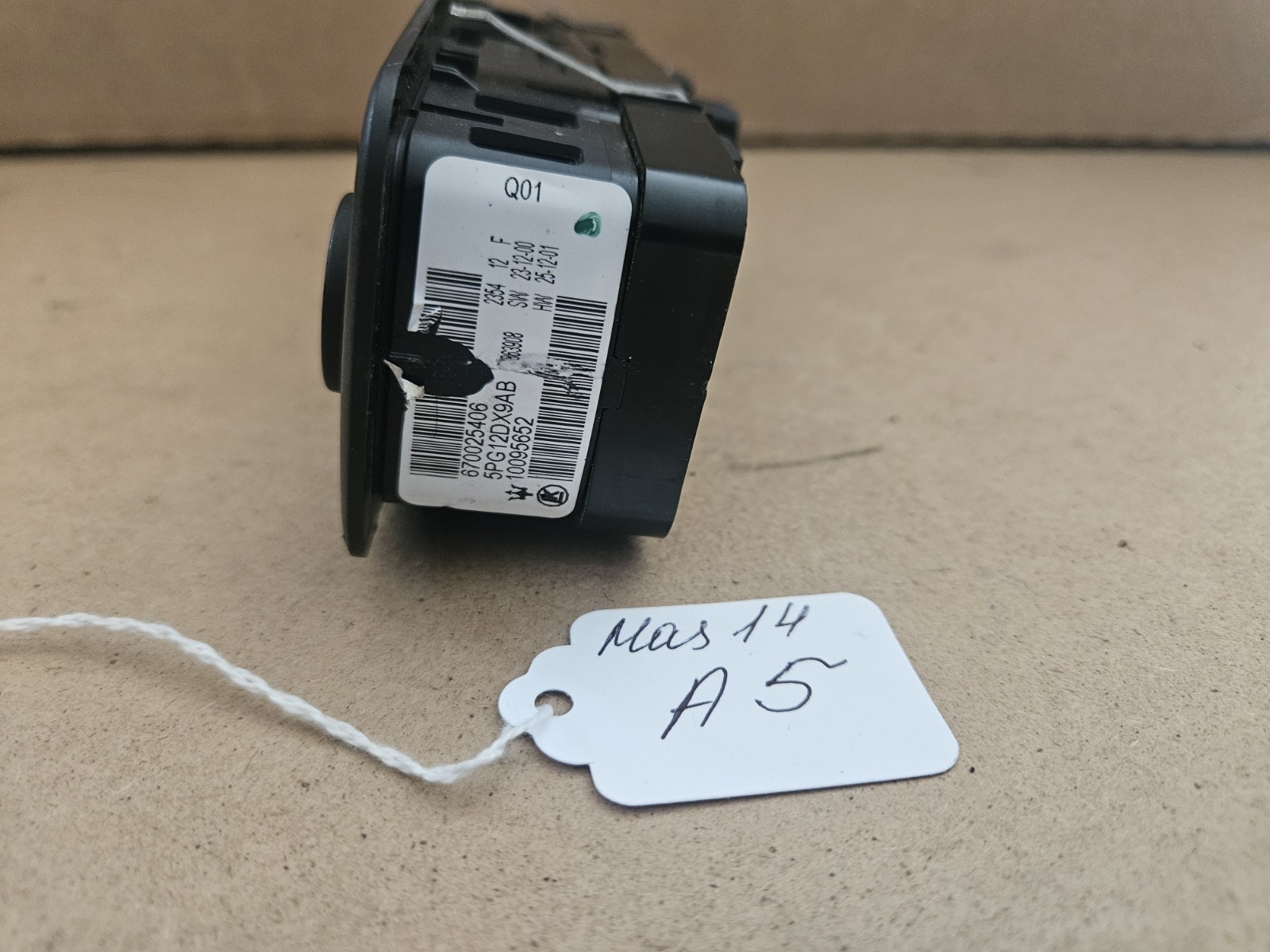 Maserati Ghibli 2014 Front Right Mirror switch P/N 670025406