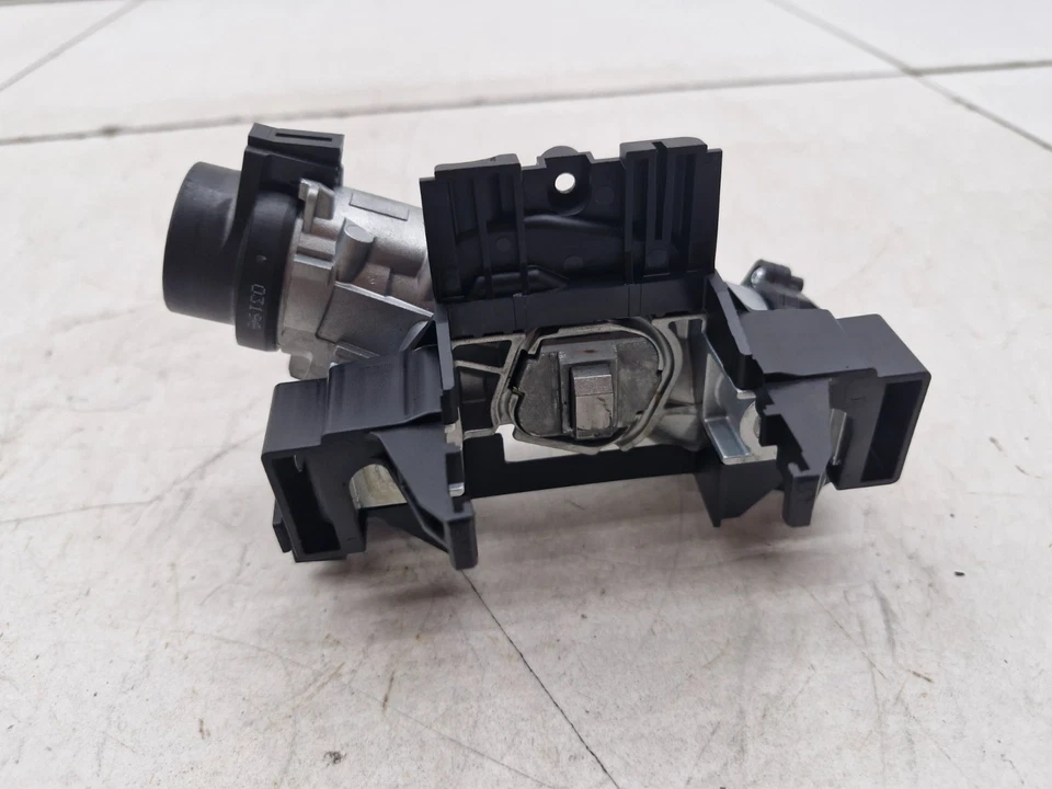 2019 Skoda Octavia MK3 5E Ignition Lock Barrel With Key 5Q1905865A - Image 4 of 4