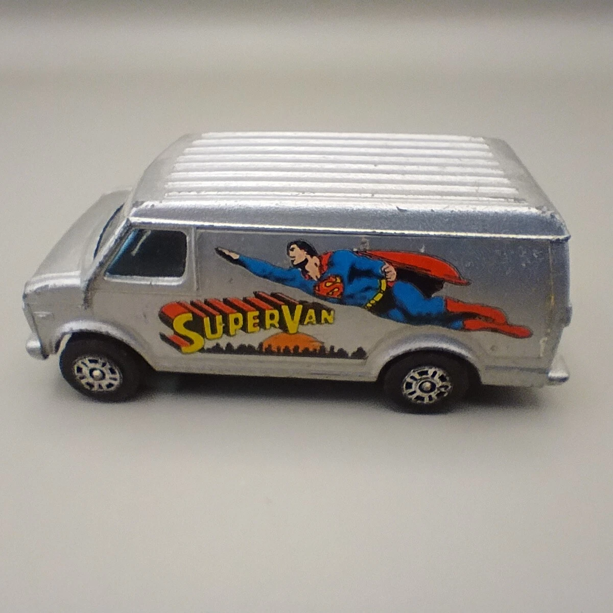 Corgi Chevrolet Van Superman - Échelle 1/64 - Moulé Sous Pression - Blister Abîmé