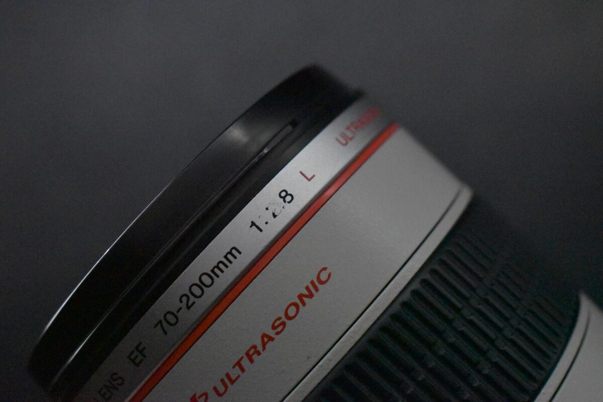 Canon EF 70-200mm F/2.8 L USM Telephoto Zoom AF Lens From Canon EF 70-200mm F/2.8 L USM Telephoto Zoom AF Lens From