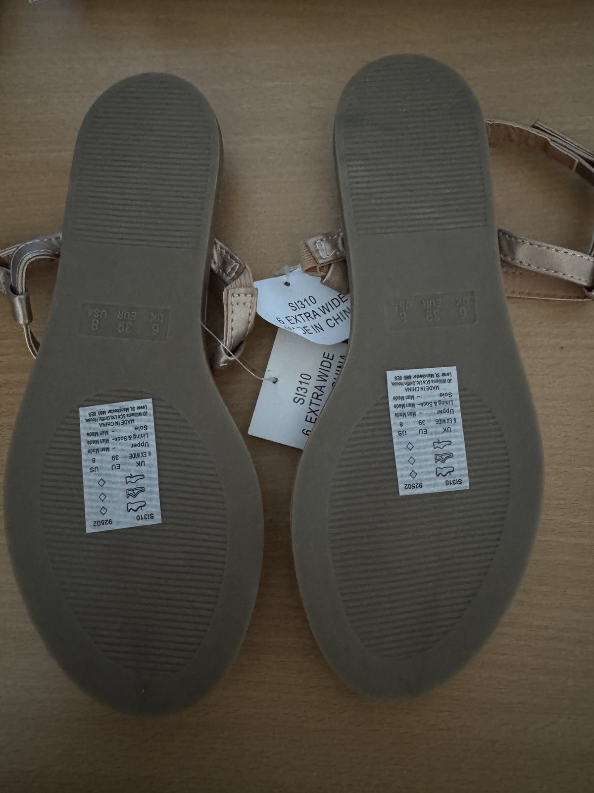 APL Sandali donna Simply Be con cinturino oro taglia 6 ex larghi nuovi