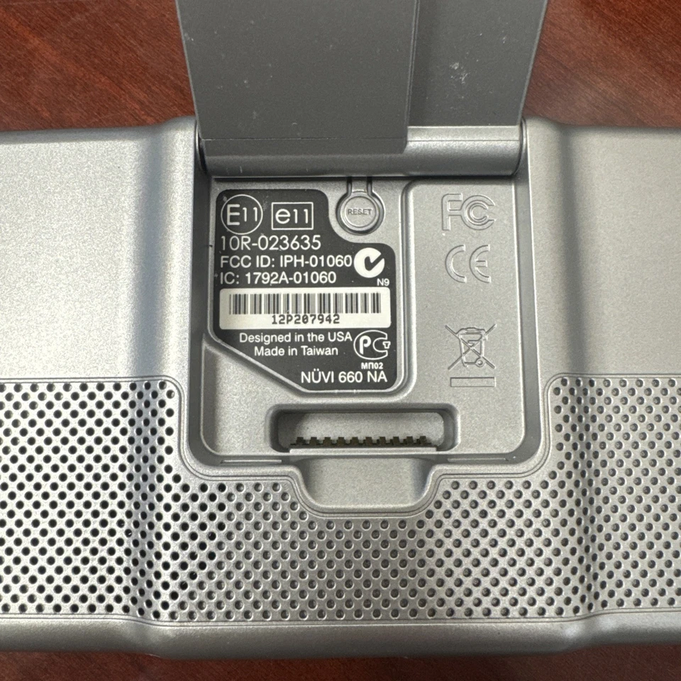 Garmin Nuvi 660 NA Bluetooth GPS Navigation Personal Travel Assistant - Image 4 of 4