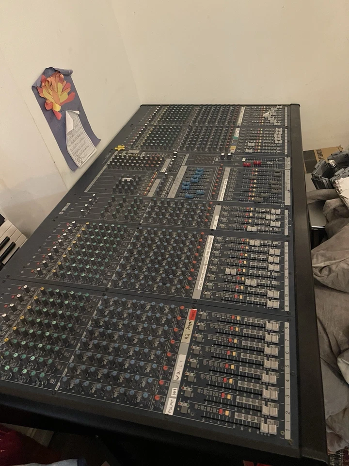 YAMAHA IM8-32 Mixing Console - Image 2 of 4
