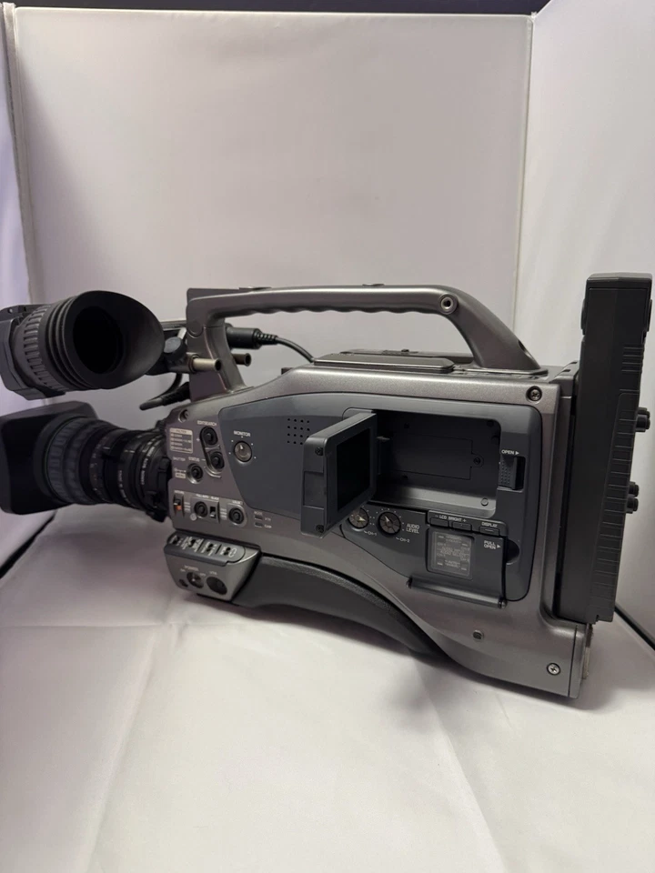 Videocámara DV profesional JVC GY-DV5000U con lente de cámara Canon YH16X7K12U C/VER Foto 2 de 4