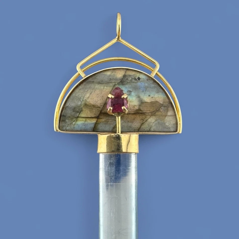 Vintage 14K Gold Sword Pendant w Aquamarine, Labradorite & Red Gemstone 5.2g - Image 3 of 4