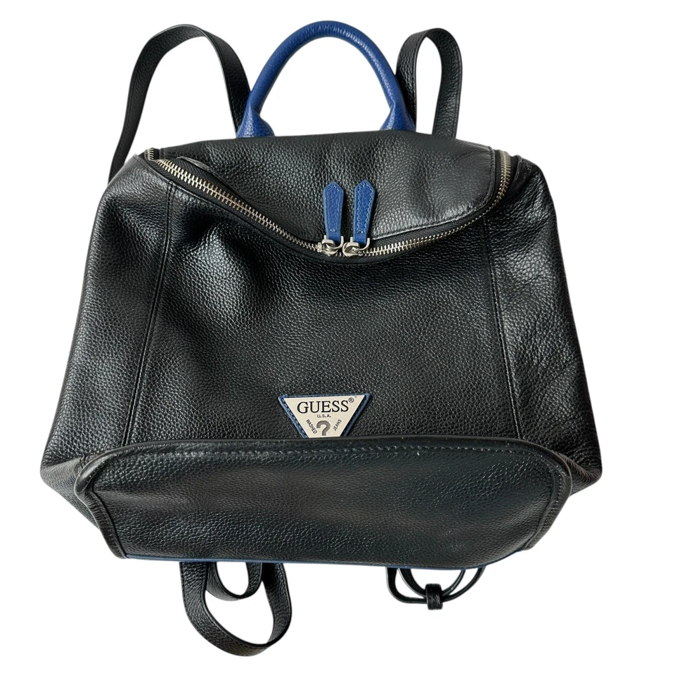 Mochila Guess Bolso Negro Azul Guijarro Cuero Plateado Metal Logo 10"x11.75"x4" Foto 2 de 4