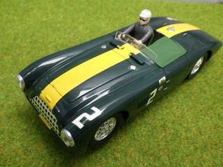 Carrera Evolution Slotcar Aston martin (JM) K0717