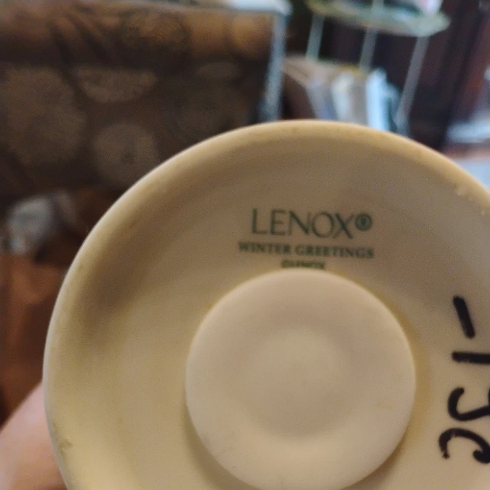 Фарфоровая дорожная кружка с крышкой Lenox Winter Greetings Cardinal - Изображение 3 из 3