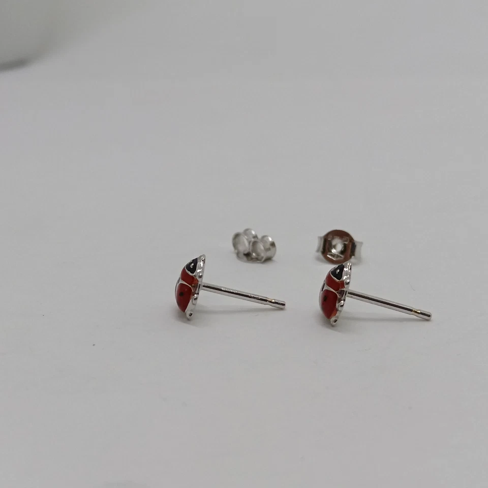 ORECCHINI A BOTTONE COCCINELLA SMALTATA IN ORO BIANCO 18KT 1,1 GRAMMI (7434) - Immagine 2 di 4