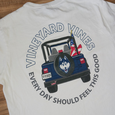 Vineyard Vines Every Day Should Feel This Good Jeep T Shirt - Uconn Husky Dog