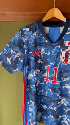  美品 サッカー日本代表 マンガ柄 シャツ M K0637 美品 サッカー日本代表 マンガ柄 シャツ M K0637 サッカー 日本代表