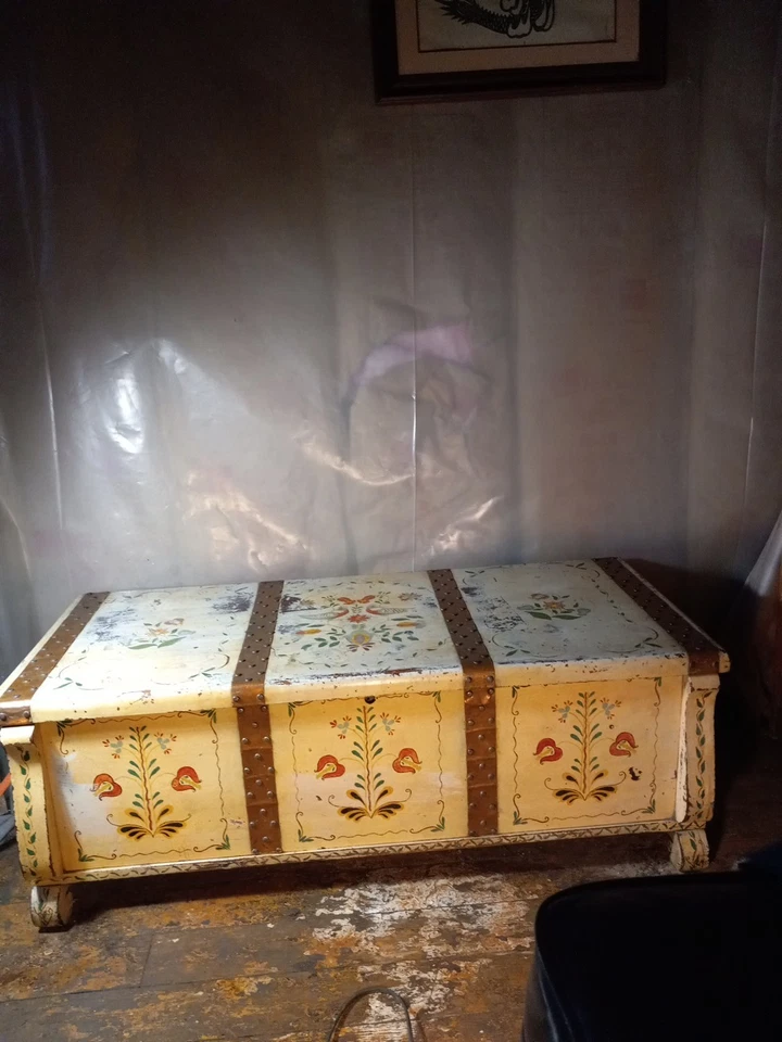 Cofre de boda Pennsylvania Ceder antiguo pintado amarillo cofre de almacenamiento 4x1,9 Foto 2 de 4