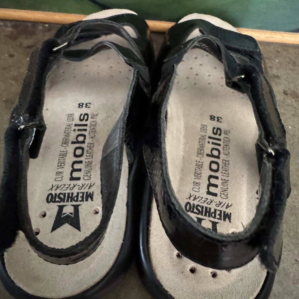 Mephisto crossover sandals in black patent leather adjustable straps Sz 5 / 38 - Image 4 of 4