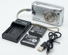 Fujifilm Digital Camera FinePix F20 6.3MP Silver  2xBatteries  Charger