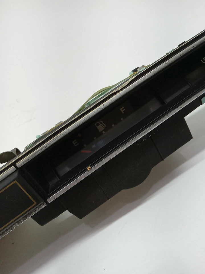1977-1989 Cadillac Fleetwood Deville Brougham RWD Gas Fuel Gauge Indicator Light - Image 3 of 4
