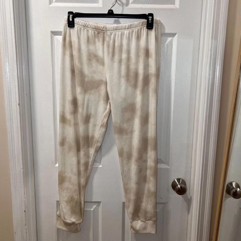 Nicole Miller Cozy Tie-Dye Loungewear Set Beige Cream Sweatshirt & Joggers Two-L - Image 3 of 4