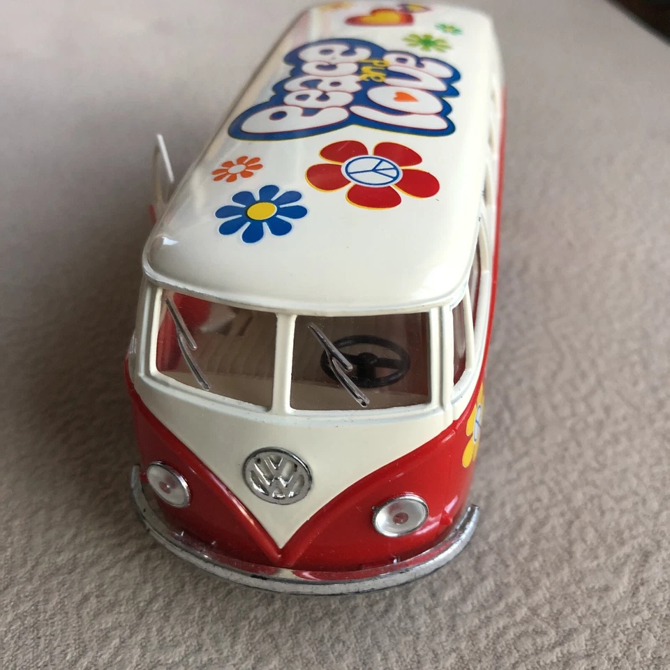 Kinsmart Rare Red Volkswagen "Peace And Love" bus 1962 KT5060, 1.32 Pull Back - Image 4 of 4