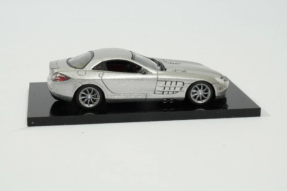 Minichamps B66961974 Mercedes-Benz SLR McLaren Crystal silver 1:43