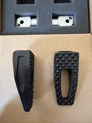 THRASHIN SUPPLY CO. 1620-1765 TSC-2029-1P-54 P-54 Slim Foot Pegs - Black Pair