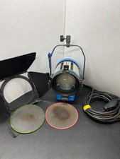 Arri Fresnel Light 1000 Plus With barn doors  Scrims