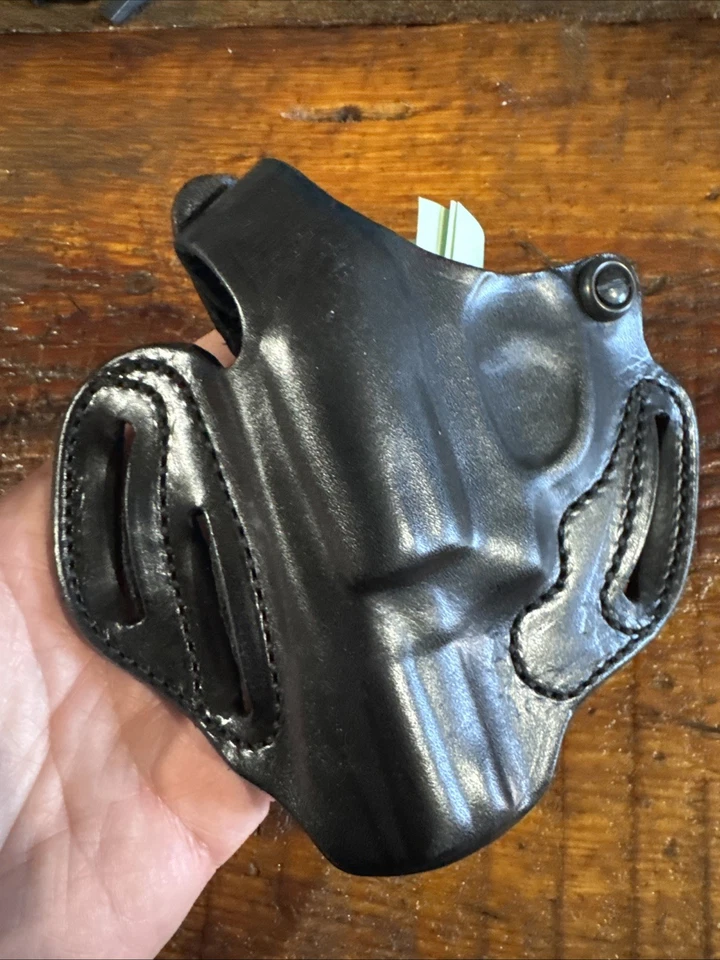 DESANTIS Thumb Break Scabbard Left Handed BLK leather Smith and Wesson J Frame - Image 3 of 4