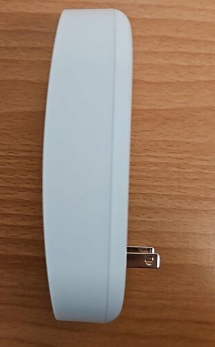 Eero Beacon Mesh WiFi Range Extender D010001 - Picture 2 of 5