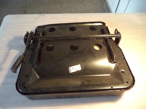 VW Fahrersitz Sitzwanne Sitzgestell 703883305A 0695