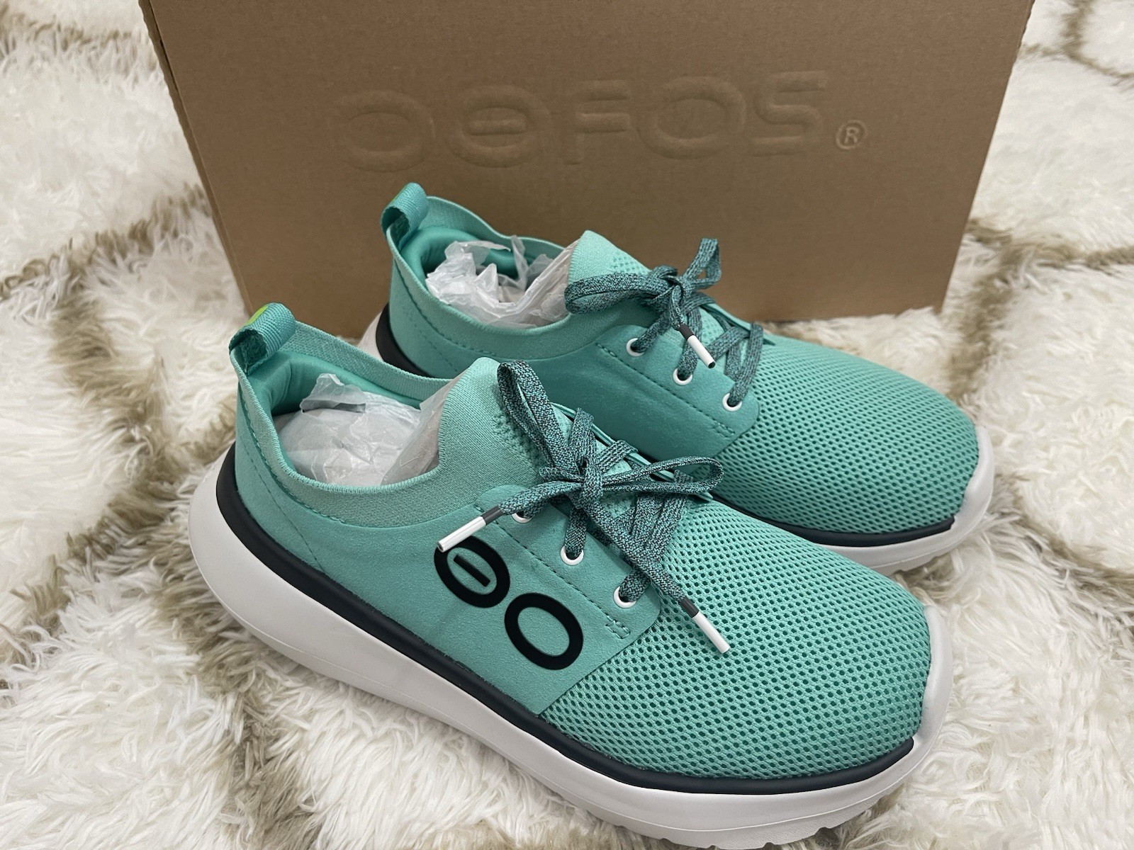 *Brand New* Women's Size 8 Oofos OOmy Stride Casual Revoery Shoe White/Emerald