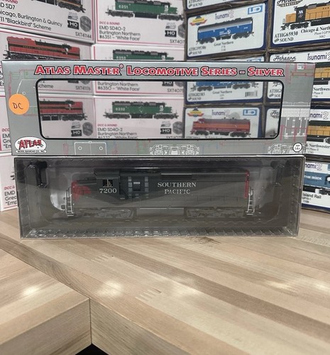 Locomotora diésel Atlas HO EMD SD24 Southern Pacific #7200 DC 10 003 716 | Condition: New