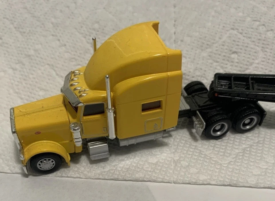 Norscot 1/87 Peterbilt Truck With Lowboy Trail King Trailer Collectible - Image 2 of 4