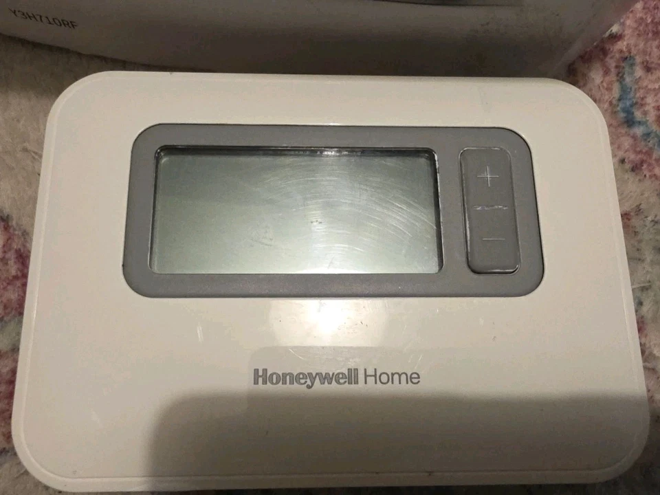 Honeywell T3R  Wireless 7 Day Programmable Thermostat - Image 2 of 3