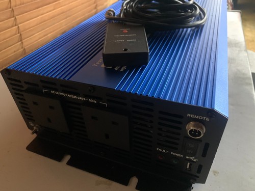 Pure sine wave power inverter 4000W (8000W peak) 230V for 24 Volt battery bank - Picture 4 of 5