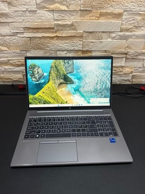 HP ZBook 15 G8 FIREFLY | i7 | The  R  key is loose; missing screw on the bottom