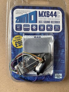 Zimo MX644C Sound decoder with speaker and stay alive.