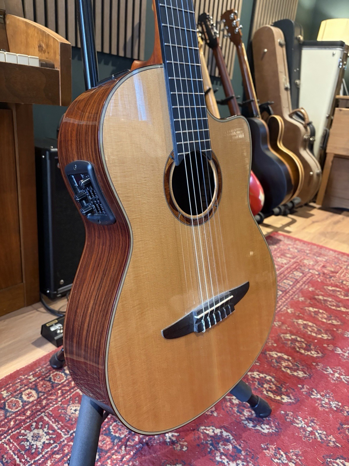 Yamaha NCX1200R NX Series Electro-Acoustic Nylon Guitar Natural Hard Case 2