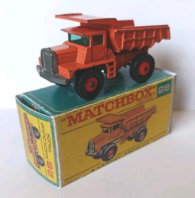 Matchbox RW #28d 1:118 Mack Dump Truck orange mit Repro ''F'' Box Lesney