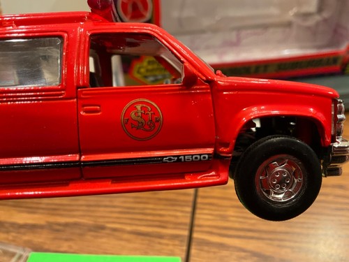 Vintage 1996 Road Champs 1:43 Chevrolet Suburban St Louis Fire Investigator64405 - Photo 2/8