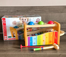 Hape Holz Klopfbank Pound & Tap mit Xylophon, 7-tlg., inkl. Schlägel, 12m